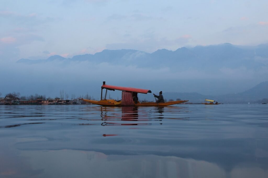 shikara, kashmir, srinagar-Kashmir issue